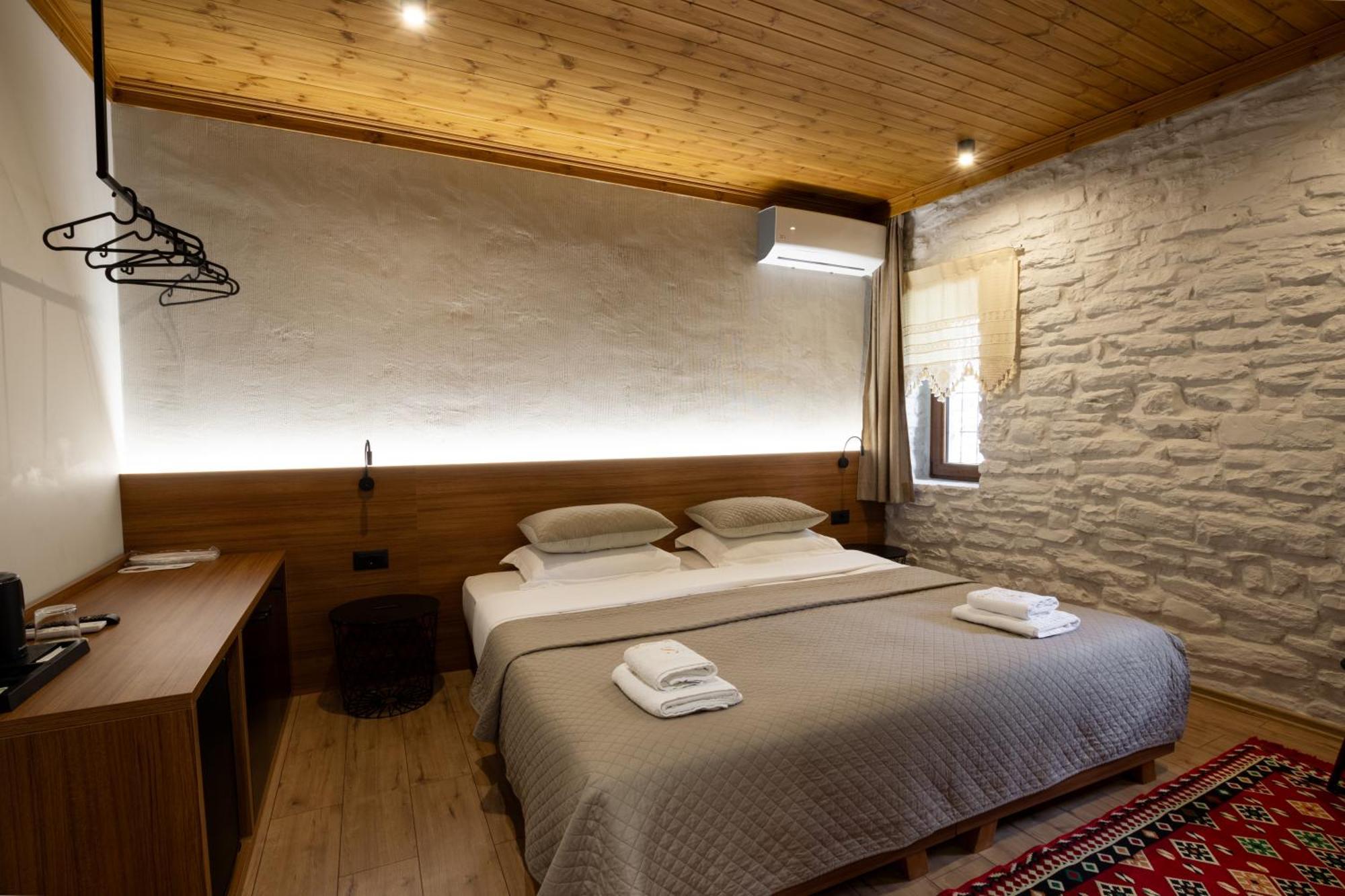 The Stone Sky Hotel Gjirokastër Exteriör bild