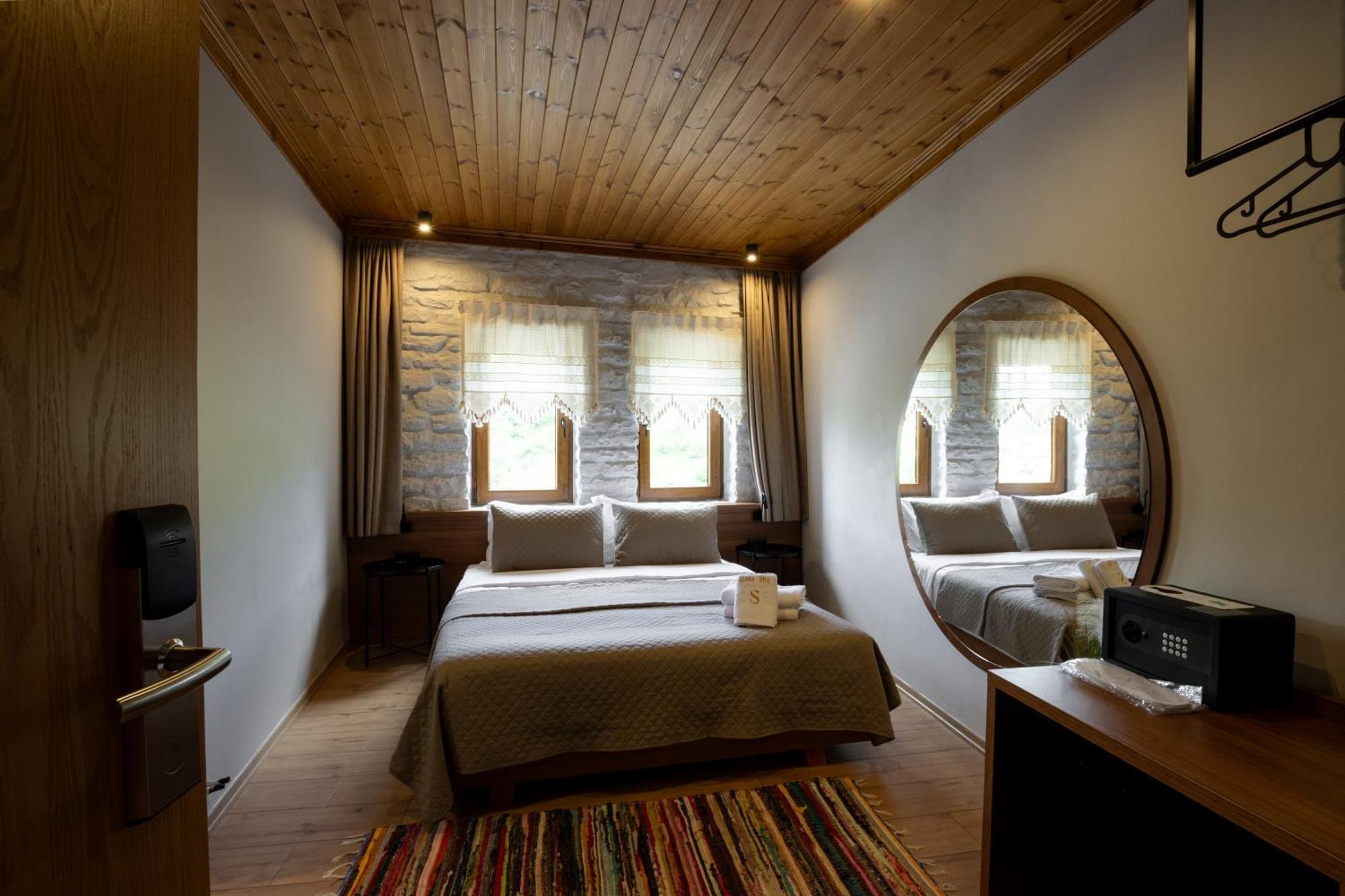 The Stone Sky Hotel Gjirokastër Exteriör bild