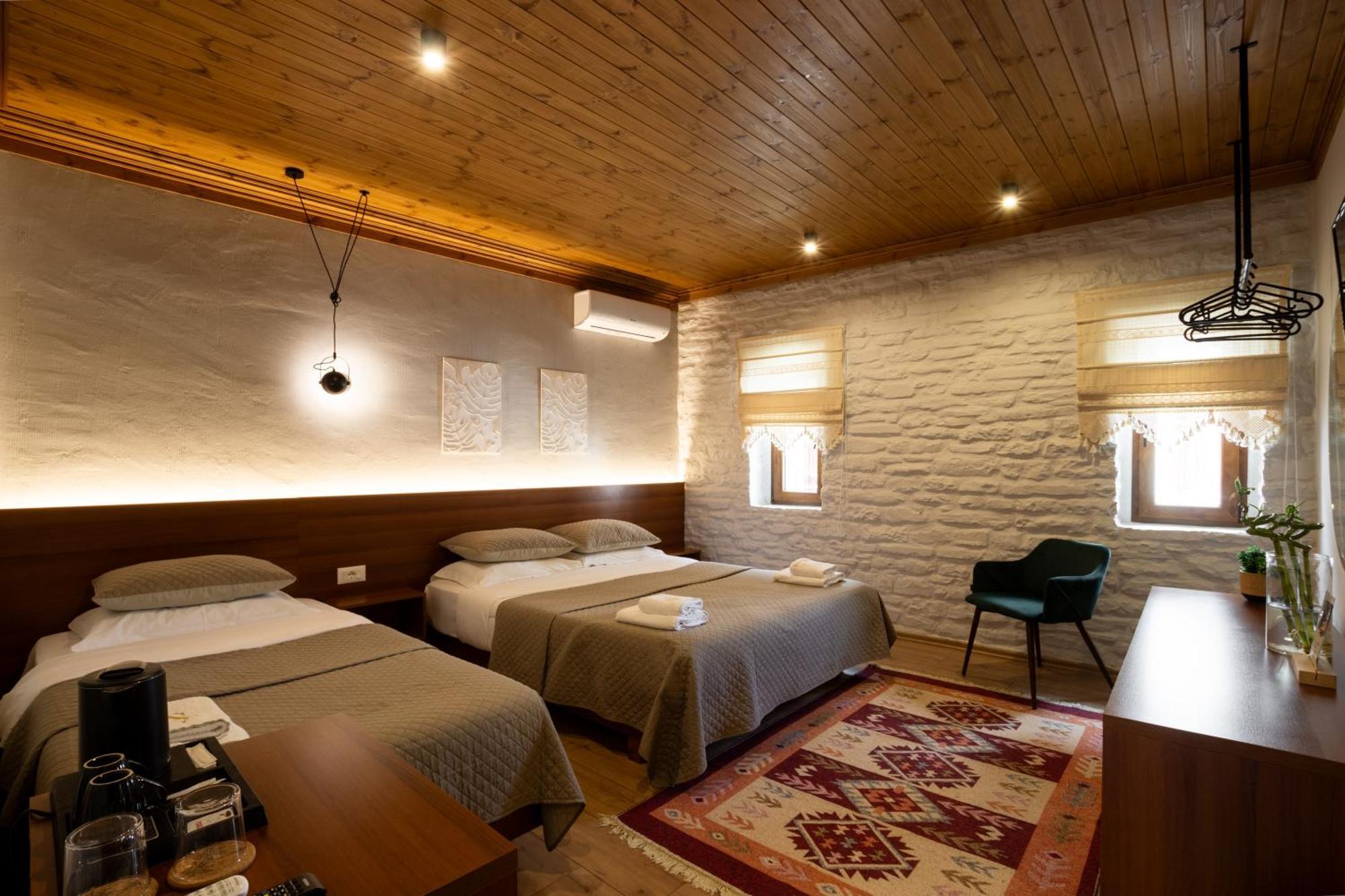 The Stone Sky Hotel Gjirokastër Exteriör bild