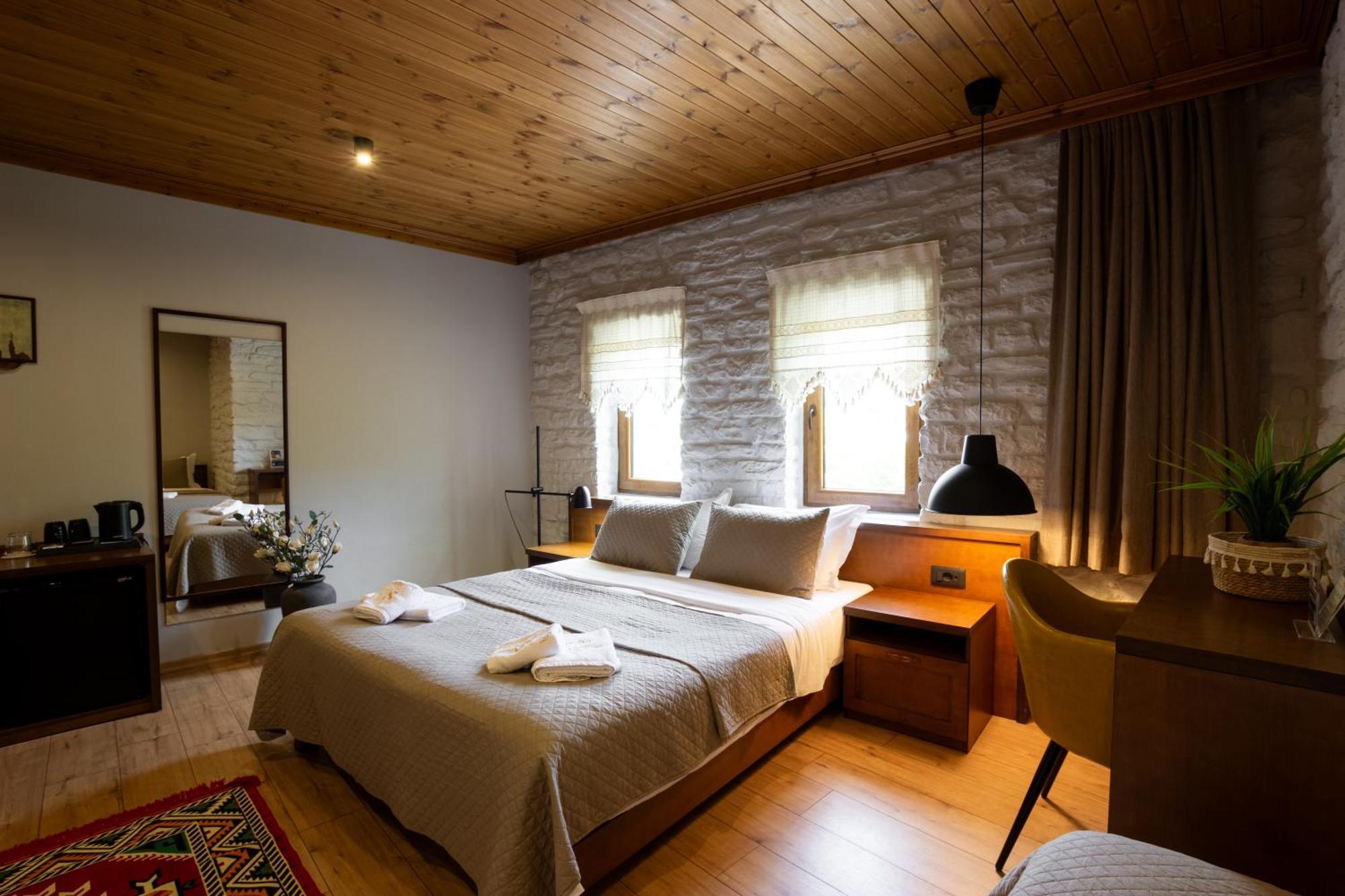 The Stone Sky Hotel Gjirokastër Exteriör bild