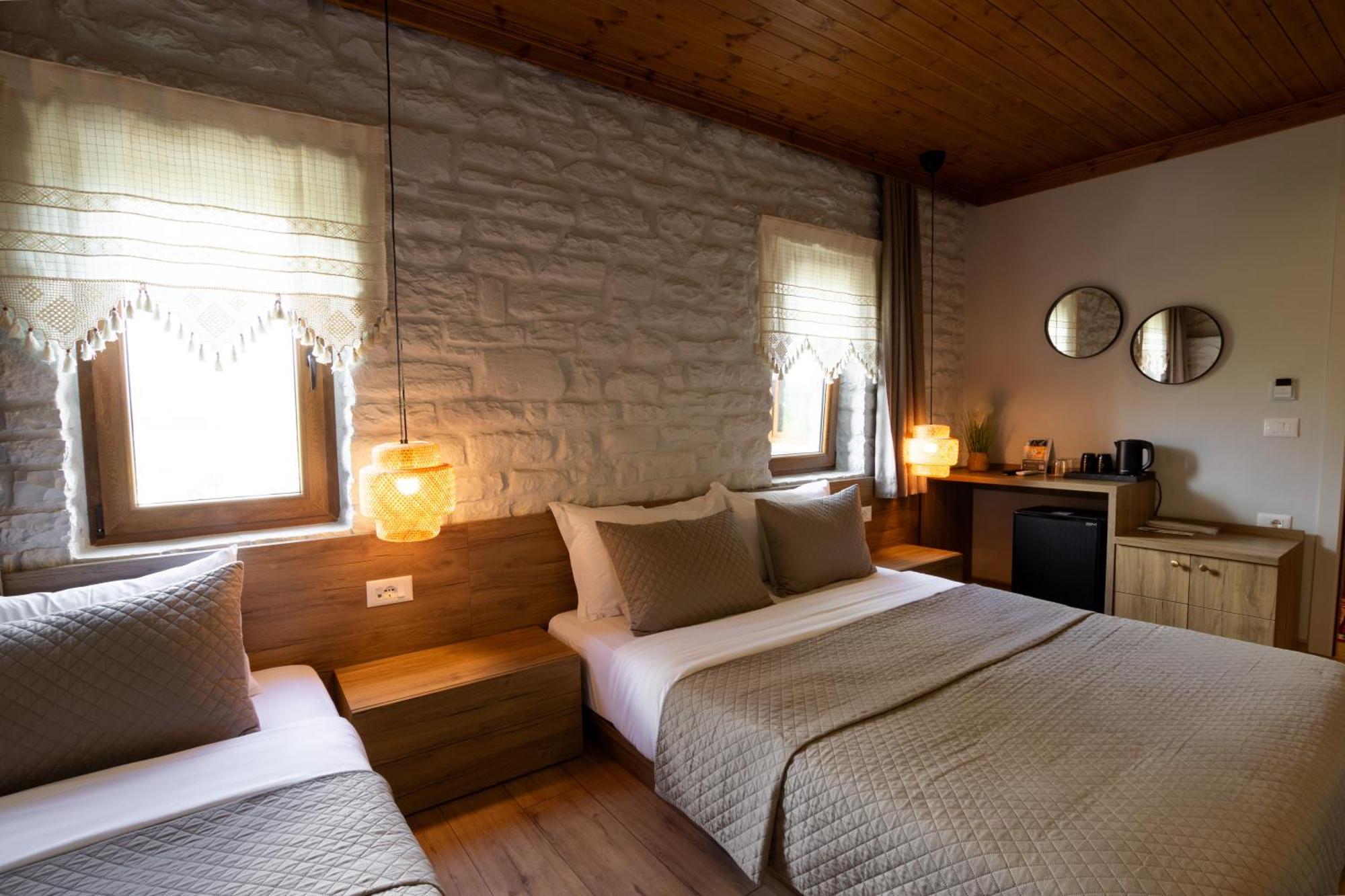 The Stone Sky Hotel Gjirokastër Exteriör bild