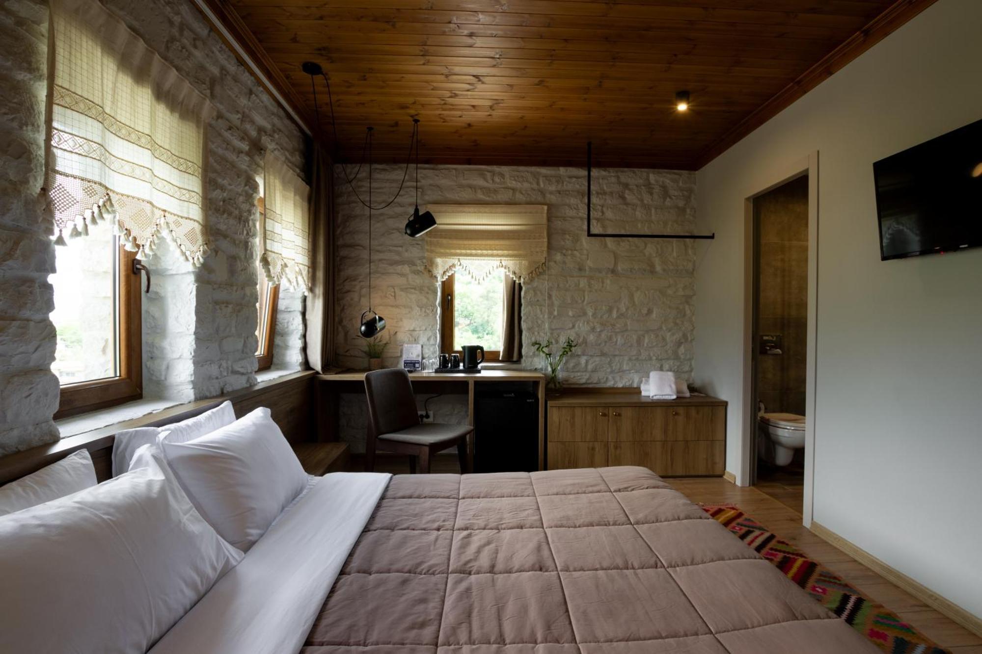 The Stone Sky Hotel Gjirokastër Exteriör bild