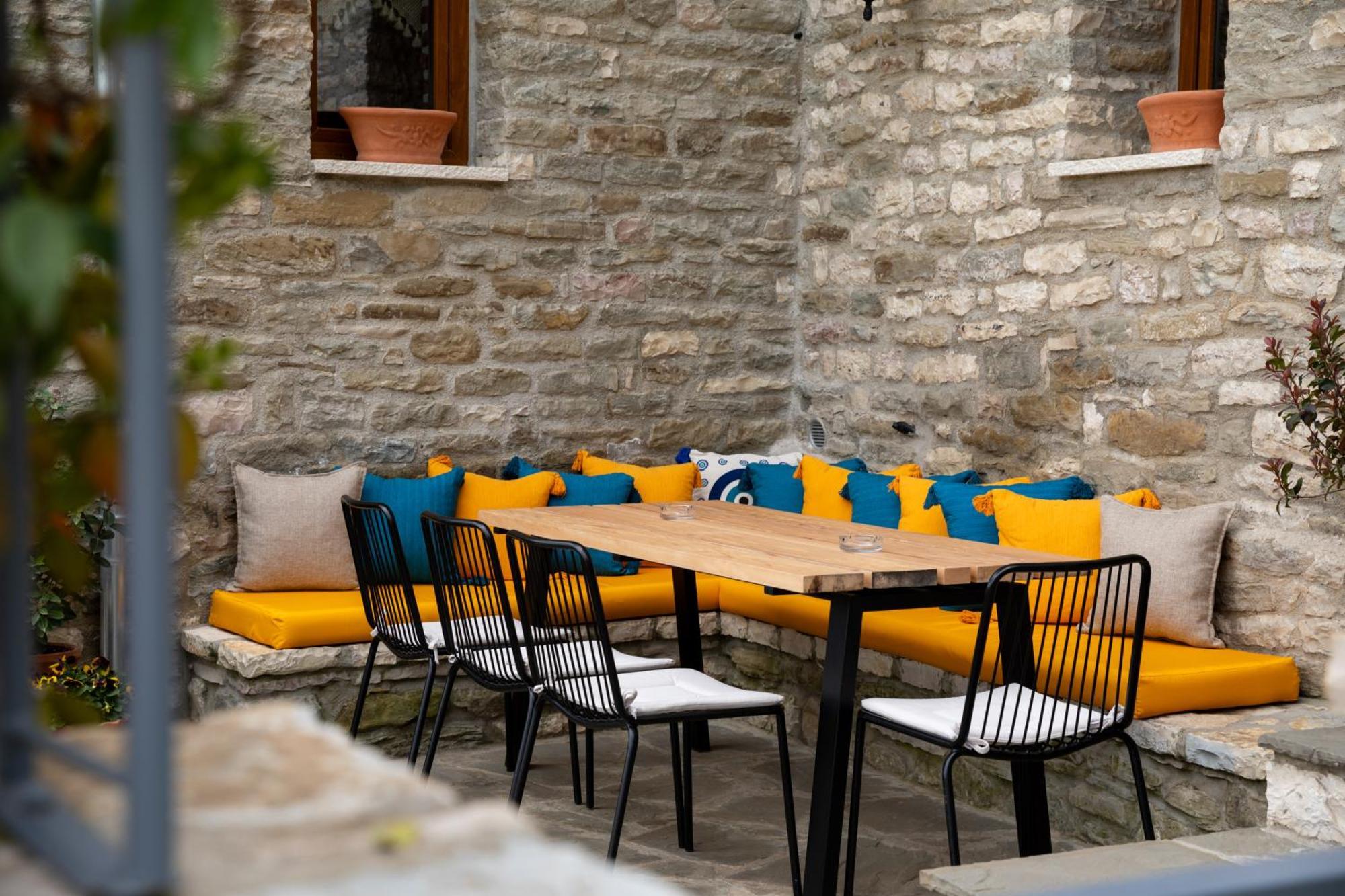 The Stone Sky Hotel Gjirokastër Exteriör bild